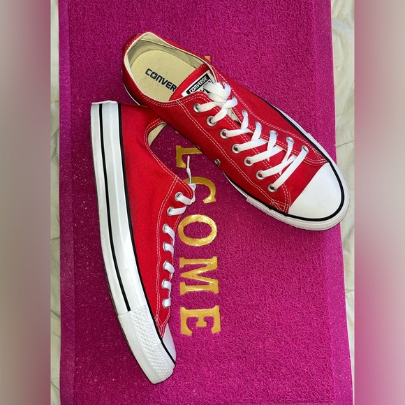 Converse ~ Chuck Taylor Excellent Condition - Picture 2 of 7